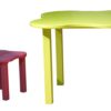 Chaises avec tables